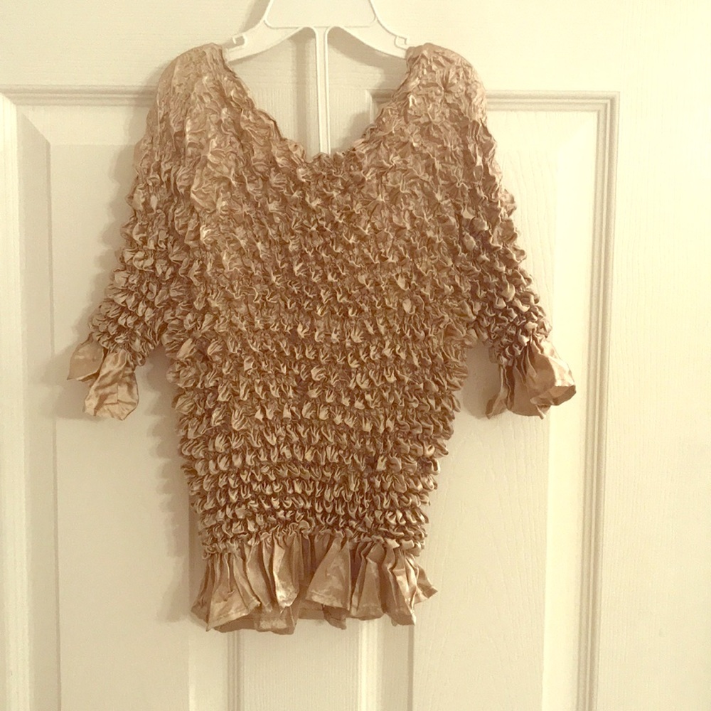 Gold color shirt sleeve shirt